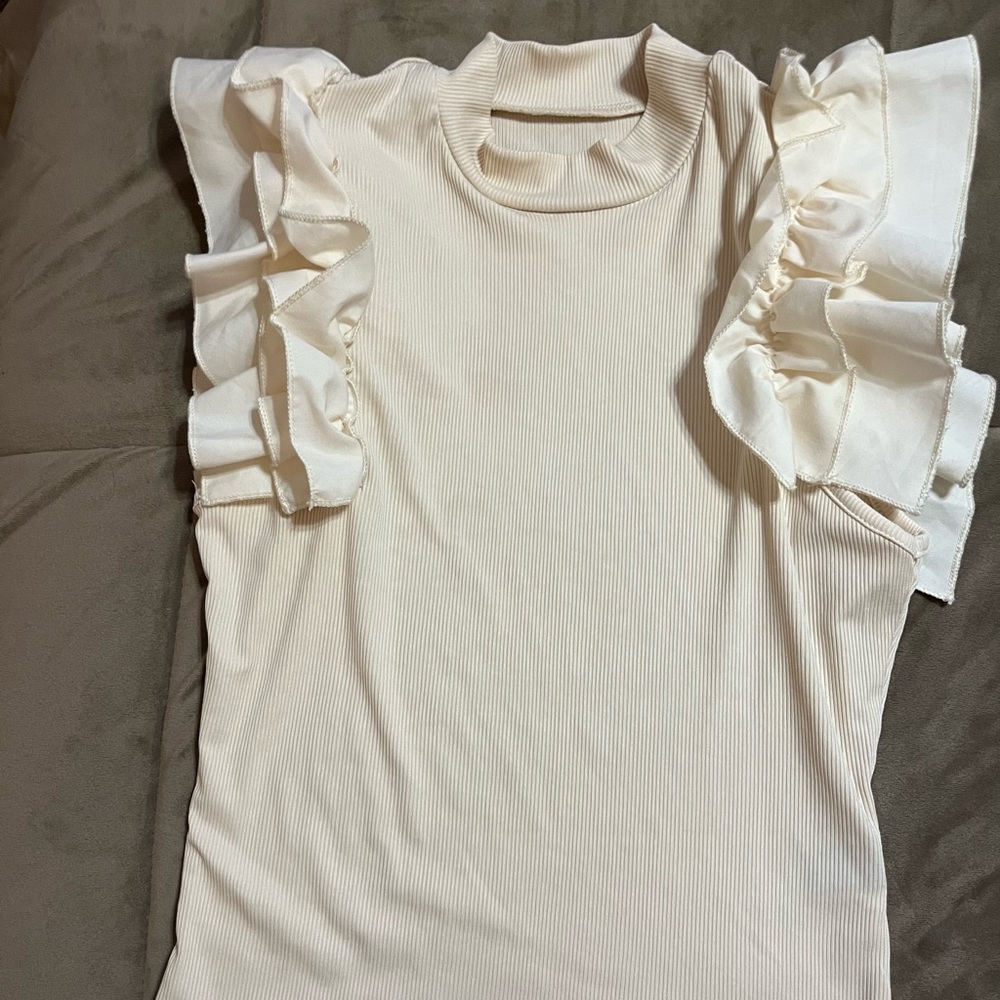 SHEIN Ruffle sleeve Medium Top